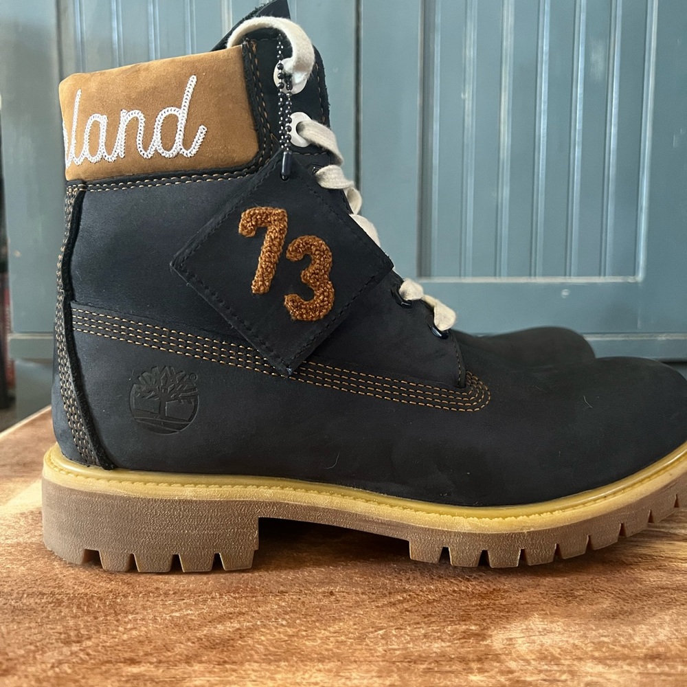 Mens size 7 leather navy blue timberland boots. Waterproof
